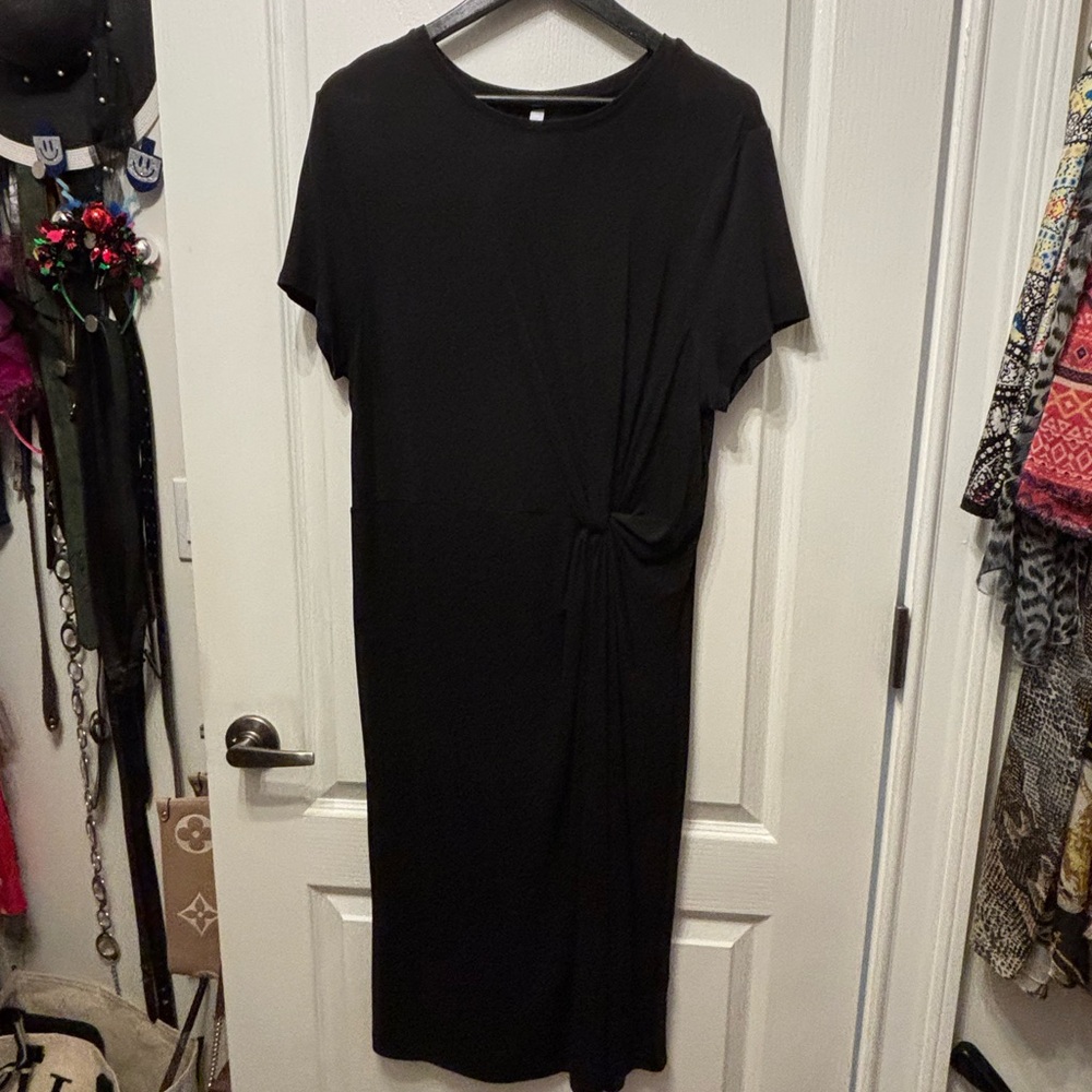 Tahari Black Sheath Midi Dress Crew Neck